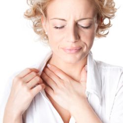 Первые симптомы при ангине - боль в горле